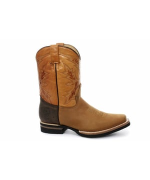 The Grinders El Paso boot is a standout style which includes three colour contrasting panels separating the heel, vamp, and shaft for a unique aesthetic. The upper is crafted from top quality heavyweight leather and sports an eye-catching stitched design which is also seen on the vamp. This boot features a comfortable leather lining and insole, as well as a 1.5” block heel and a square toe front. The outsole is welted using the dependable Goodyear method and you can find the iconic Grinders Bulldog engraved into the bottom of the sole and heat embossed onto the outer side of the heel. • Goodyear Welted sole • Leather upper with detailed stitched design • Soft Leather lining • Stacked 1.5” block heels • Leather Soles • Made in Mexico