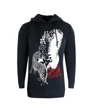 This cavalli class hoodie is the perfect way to show off your bold personal style. It features a striking tiger logo, making it the perfect addition to your wardrobe. Be ready to stand out and make a statement with this one-of-a-kind hoodie! 60% Cotton, 40% Polyester, Elasticated Waist Hem and Sleeve Endings Regular Fit, Fits True To Size, Kangaroo Pocket, Brand Logo On Chest Drawstring Pulls, Cavalli Class Hooded Jumper Black Hoodie