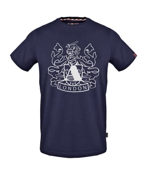 !Trae el estilo aquascutum a tu guardarropa con esta elegante camiseta azul marino Aquascutum! Con un logotipo atrevido, te diferenciaras de las masas y mostraras tu ojo refinado para la moda. !Luce un estilo atemporal con esta camiseta clasica! Camiseta azul marino con logo de la marca Aquascutum, cuello redondo, mangas cortas 100% algodon, corte entallado Corte entallado, se recomienda comprar una talla inferior Codigo de estilo: T00623 85