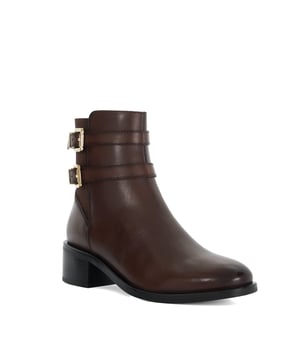 Hit the refresh button on this season's edit with our Patter ankle boots. Made from the finest leather, this round-toed silhouette features a double buckle and pull tab for your comfort. Set on a stylish low block heel, this timeless design will pair perfectly with all of your everyday ensembles.