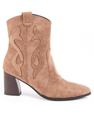 Women's ankle boots. Comfortable fit. Cushioned natural leather insole. Manufactured by other brands for our brand. Approximate measurements: 7 cm high heel, 14 cm high shaft and 12 cm wide shaft.
