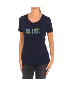Camiseta de manga corta North Sails.
Cuello redondo con acabado acanalado.
Estampado de la marca en el frontal.
Haz que tus looks de fin de semana suban de nivel con el encanto tradicional de North Sails.
Un básico para todos los días con una actitud decidida.
Costuras vistas a tono.
 Composición: 100% Algodón
 Cuidados:
Lavar a temperatura máxima 30º.
Planchar a temperatura media.
No usar secadora.
No usar lejía.
No lavar en seco.
