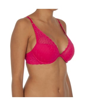Push-up-BH
 Bequemer Stoff und klassischer Halt.
 Passende Spitzenverzierung.
 Cups mit Ring und Schaumstoff.
 Elastische und verstellbare Träger.
 Passende elastische Seiten.
 Haken- und Ösenverschluss auf dem Rücken, drei Positionen.
 Sichtbare Nähte in Tonalität.
 Zusammensetzung: 91% Polyamid, 9% Elasthan
 Pflege:
- Maximal bei 40ºC waschen.
 - Bügeln bei mittlerer Temperatur, max. 110ºC.
 - Die Verwendung eines Trockners ist nicht erlaubt.
 - Keine Bleichmittel verwenden.
 - Chemische Reinigung ist nicht möglich.
