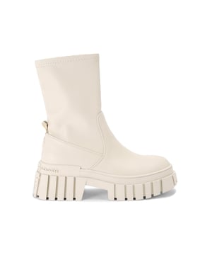 The KG Kurt Geiger Tegan sock boot feature a white upper with soft ankle for slip on ability. The sole is moulded with multiple KG Kurt Geiger logos. There is also a contrast KG Kurt Geiger branded tab.