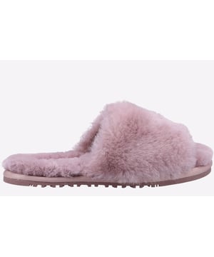 Inspired by cosy country cottages and village home comforts of the Cotswold Hills, Westfield is a premium slipper with luxurious double faced sheepskin uppers and gentle rubber outsole for ultimate comfort.
- Crafted with a soft sheepskin upper- Luxurious soft thick sheepskin lining and footbed- Comfort rubber outsole