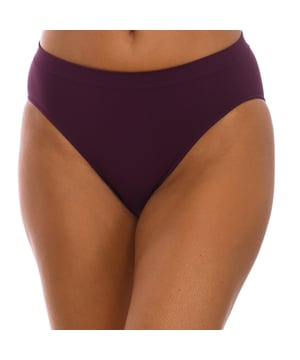 Braguita de la marca Intimidea.
Color Burdeos
Cintura ultraplana.
Material antideslizante.
Efecto invisible y de mantenimiento de la forma.
Tejido transpirable.
Costuras planas y vistas a tono.

Composición:  86% Poliamida, 14% Elastano

-Lavar a temperatura maxima 30º.
-No usar lejía.
-No usar secadora.
-No usar plancha.
-No lavar en seco.