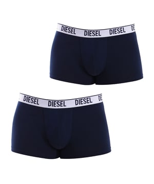 Pack-2 Calzoncillos Bóxers de la marca Diesel.
Cinturilla elástica con el nombre de la marca.
Tejido transpirable de algodón elástico.
Costuras vistas a tono.

 Composición: 95% Algodón, 5% Elastáno
 Cuidados:
Permite el lavado a máquina máximo a 30º.
No usar lejía.
No permite el uso de secadora.
Permite el uso de plancha a bajas temperaturas.
No lavar en seco.