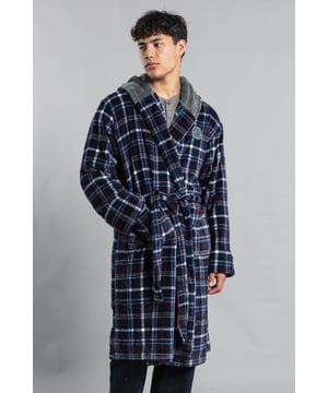 This check print dressing gown from Tokyo Laundry is a cosy classic. Features hood with contrast lining, two front pockets, belted tie fastening, and Tokyo Laundry felt patch logo. Pair with Tokyo Laundry pyjamas to complete the look.