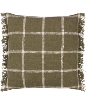 The Beni cushion is made for those who love to combine modern classics with relaxed living. Featuring an adorned contrast check weave. This design is set on a soft slub cotton base and is finished with a double-sided fringed trim. Available in a range of rustic tones, this cushion will layer perfectly within any interior.