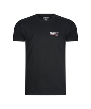 Camiseta de hombre de la marca Ballin Est. 2013. Las camisetas de Ballin Est. 2013 están hechas de algodón 100% orgánico, y tienen un corte regular. El suave algodón proporciona una gran comodidad.  Marca: Ballin Est. 2013Nombre del modelo: Ciaga TeeCategoría: camiseta de hombreMateriales: algodón orgánicoColor: negro
