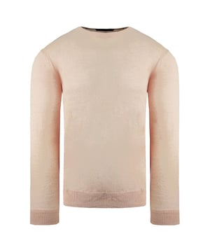 El jersey Scotch & Soda Long Sleeve Pullover Plain Men's Light Pink Sweater (Estilo: 142750 2061) es un jersey elegante y versátil que ofrece un diseño limpio y minimalista en un tejido suave y cómodo. Estas son las características clave de este jersey de moda para hombre:

 Diseño liso:  Este jersey presenta un color rosa claro liso y sólido, creando un aspecto limpio y atemporal que es fácil de mezclar y combinar con otras prendas.

 Manga larga: Con mangas largas, este jersey proporciona calor y es ideal para el tiempo más fresco, lo que le permite ponerlo en capas con otras prendas o llevarlo solo.

 Estilo jersey:  El diseño de jersey permite ponérselo y quitárselo fácilmente, lo que lo convierte en una opción cómoda para cambiar de ropa rápidamente.

 Tejido cómodo:  Scotch & Soda es conocida por su uso de materiales de alta calidad, y este jersey está fabricado típicamente con un tejido suave y transpirable, lo que garantiza un ajuste acogedor y cómodo.

 Cuello redondo:  El diseño de cuello redondo es a la vez clásico y favorecedor, proporcionando una silueta atemporal que se adapta a diversas ocasiones.

 Confección de calidad:  Scotch & Soda es famosa por su artesanía, y este jersey está confeccionado para mantener su forma, color y estilo con el uso regular.

 Estilo versátil:  El color rosa claro liso del jersey lo hace muy versátil, permitiéndote combinarlo con vaqueros, pantalones o pantalones cortos, lo que lo hace adecuado para entornos informales y semiformales.

 Marca Scotch & Soda:  El logotipo o los detalles de la marca pueden estar sutilmente incorporados en el diseño, reflejando el compromiso de Scotch & Soda con la calidad y el estilo.

 Uso diario:  Este jersey es adecuado para el uso diario, ya que ofrece una opción cómoda y a la moda para diversas actividades, desde el trabajo hasta el ocio.

.