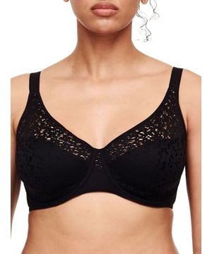 
De Norah Comfort Underwire combineert volledige ondersteuning met ongeëvenaard comfort en wordt jouw nieuwe go-to-bh. De lange, boterzachte band zorgt voor een gladmakend effect op de rug. De bloemdetails over de hele cup zorgen voor een unieke update van je dagelijkse naadloze bh, terwijl ze onzichtbaar blijven onder elk topje.


 * Nieuwe en innovatieve ongevoerde vorm met naadloos comfort


 * Interne naadconstructie langs de onderkant voor extra lift


 * Stretchkant met vrouwelijk bloemmotief


 * Meshvoering langs de bovenkant


 * Doorzichtigheid in het midden


 * Hoge turnpakjeband om de rug glad te strijken


 * Versterkte bandjes voor ondersteuning en comfort de hele dag door


 * Labelloze band


 * Ontworpen in Frankrijk


Tips van onze Fit Experts

"Wauw! Eindelijk de bh waar alle fitters op hebben gewacht! Ik vind het geweldig dat deze bh dezelfde ondersteuning biedt als een cup met naad, maar dan met de dekking en onzichtbaarheid van een T-shirt-bh. Perfect voor iedereen die een naadloze look wil. En Comfortabeler en boterzacht kan niet!"


Redacteur beoordelingen

"Chantelle is een opvallend merk in Franse lingerie geworden met zijn lijn comfortabele, stijlvolle, duurzame bh's die beschikbaar zijn voor alle bustetypes."