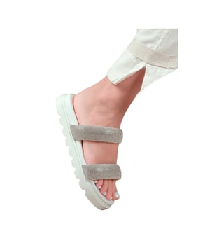 Boven: PU (Polyurethaan). Binnenzool: Verstevigd. Buitenzool: Synthetisch. Dubbele band, zachte stoffen banden. Vlakke. Ontwerp: Diamant. Teenstijl: Open. Sluiting: Slip-on.