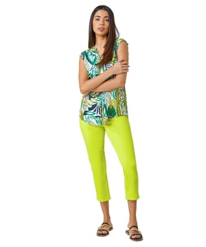 Cropped Stretch Denim Jegging Cotton Capri Jean Leggings from Roman. Let these basic cropped jeans transform your wardrobe for the summer season. A versatile style that can be worn with almost anything, these cropped stretch jeggings will be your go-to wardrobe saviour.
