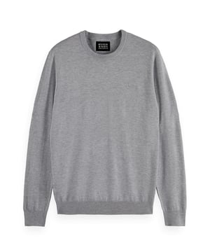 **Entdecke zeitlose Eleganz mit dem Herren-Pullover von Scotch & Soda!** Dieser Pullover besticht durch seine dezente Logo-Stickerei und den klassischen Rundhalsausschnitt. Die Rippbündchen an Ärmeln und Saum sorgen für eine perfekte Passform und einen modernen Look. Hergestellt aus hochwertigen Materialien, bietet er außergewöhnlichen Tragekomfort und Langlebigkeit. Die langen Ärmel machen ihn ideal für jede Jahreszeit und jeden Anlass. Perfekt für den modebewussten Mann, der Wert auf Stil und Qualität legt. Mit diesem Pullover bist du immer gut gekleidet, ob im Büro oder in der Freizeit. Scotch & Soda vereint klassischen Stil mit modernem Design - ein absolutes Must-have für deine Garderobe.