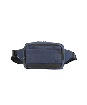Riñonera unisex. El cierre es con cremallera. Los bolsillos internos son uno con cremallera. Los bolsillos externos son uno delantero con cremallera y otro trasero con cremallera. La bandolera es ajustable en tela. Falta el mango. Hay un compartimento interno. El material exterior es poliéster. Internamente está forrado en poliéster. Medidas: 26x6x17 cm. Producto de moda