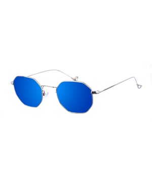 Gafas de sol Kypers con montura de metal.
Color Plateado
Forma hexagonal.
Lentes de color Azul
Patillas de metal con acabado en forma de siluetas.
100% Protección UV. 
Cristales antirreflejo polarizados.
Incluye una funda de tela de protección.

Medidas  Alto lente: 40 mm
Ancho lente: 46 mm.
Puente: 21 mm.
Patillas: 145 mm.

Limpieza y manutención:
-Limpiar las gafas con agua y jabón (neutro).
- No utilice paños sucios o abrasivos, que puedan alterar las características de los filtros.
- Utilice solo accesorios y repuestos originales.