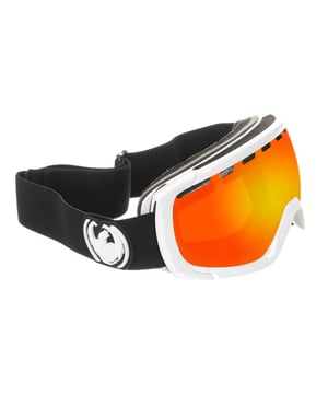 Las gafas de Snowboard Dragon son una opción ideal. 
Sus monturas de diseño, vienen en una amplia variedad de colores, igual que sus cristales.
Montura de poliuretano. 
Detalles de logotipo, en el lateral superior de la montura.
Espuma de triple capa, con forro polar hipoalergénico.
Campo visual extra grande, vision sin distorsiones.
Lentes de color Dorado espejo.
La banda elástica es ajustable.
Color Blanco-negro.
Banda elástica personalizada por la marca.
Aberturas de ventilación.
Todas las gafas protegen de los dañinos rayos UV. 

Medidas:  Alto lente: 72 mm. Ancho lente: 195 mm. Puente: 47 mm.

Incluye lente extra, bolsa de micro-fibra para máscaras.
