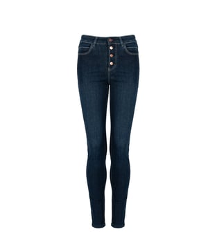 Jeanshosen sind ein Klassiker, der nie aus der Mode kommt, und in diesem Fall haben wir es mit einer echten Perle zu tun.

Skinny high ist der perfekte Schnitt für Menschen, die Komfort und Stil schätzen und dabei ihre Figur betonen.

Ein markantes Detail auf der Rückseite der Hose verleiht ihr Einzigartigkeit und sorgt dafür, dass sie sich von anderen Modellen abhebt, indem sie die Blicke auf sich zieht und die hohe Qualität der Verarbeitung hervorhebt.

Ein markanter Schriftzug auf den Knöpfen ist ein subtiler, aber wirkungsvoller Akzent, der von der Sorgfalt für jedes, auch das kleinste Detail zeugt.

Taschen hinten und vorne sind nicht nur praktisch, sondern fügen den Hosen auch Funktionalität hinzu, indem sie ermöglichen, Kleinigkeiten immer griffbereit zu haben.