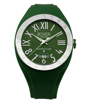 Boxer es la creación más divertida e imaginativa que ha surgido de la mente de Fulvio Locci. Este talentoso diseñador de relojes, que fundó las populares marcas Montres De Luxe y Avio Milano, quería llevar su amor por el color y la creatividad a un nivel completamente nuevo con un nuevo y emocionante reloj que ejemplifica lo mejor del diseño italiano moderno. ¡Boxer es pura diversión! Este innovador reloj continúa el uso característico de Fulvio Locci de detalles elegantes y uso innovador de materiales. Lo primero que llama la atención de un reloj Boxer es que la colorida caja de silicona es intercambiable. Literalmente puedes usar un color diferente en tu muñeca todos los días de la semana si lo deseas. Este divertido reloj unisex está disponible con dos diseños de bisel diferentes: acero con el logotipo de Boxer o engastado con 45 preciosos cristales de circonio. El reloj cuenta con una corona especial de silicona de color “suave al tacto”. Compre relojes Boxer Milano El reloj de 40 mm está disponible en diez vibrantes colores de caja diferentes, cada uno con una esfera coordinada en color a juego. Dado que el estuche es intercambiable, puedes crear fácilmente tus propios diseños mezclando y combinando colores. Un cristal mineral duradero protege la elegante esfera, que cuenta con una ventana de fecha extra grande a las 6 en punto para una fácil visibilidad e incorpora números romanos y arábigos en su diseño único.