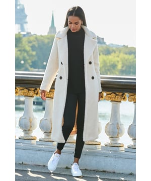 The winter coat of dreams
Cosy borg fabric
Chic cream shade goes with any outfit
Midi length for extra warmth
Contrasting black buttons
Oversized lapels