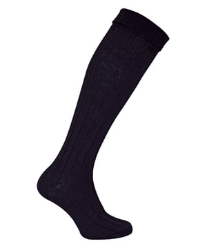 Of je nu Schots erfgoed hebt of ze nodig hebt voor buiten, deze prachtige lange kiltsokken van hoge kwaliteit zijn het perfecte accessoire voor alles wat met Schots en voorbij! Geweldig voor bruiloften, speciale gelegenheden en natuurlijk; bij het dragen van een kilt! Met hun traditionele geribbelde ontwerp voor comfort en duurzaamheid en een diepe omslagmanchet om ervoor te zorgen dat deze sokken goed blijven zitten en er geweldig uitzien! Ze hebben een geweldig ontwerp op de manchet en dragen bij aan het algehele traditionele gevoel van deze kiltsokken. Gemaakt van 65% wolrijke vezels, ze zijn super warm en comfortabel, maar ook stijlvol! Ze houden je tenen warm en zijn comfortabel voor lange dagen. Perfect voor formele gelegenheden of als thuissokken om je lekker warm te houden. Ze zijn zelfs perfect voor buitenactiviteiten zoals wandelen! Ze zijn kniehoog en zijn verkrijgbaar in 3 traditionele kleuren: crème, zwart en kaki. Ze passen comfortabel in herenmaat 39-45 EU en zijn gemaakt van 65% wol, 25% polyester, 10% acryl en zijn machinewasbaar.