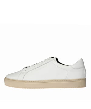 Entdecken Sie den Sneaker "London" - ein absolutes Must-have fÃr Ihren Schuhschrank! Mit seiner Strobel-Konstruktion bietet er nicht nur FlexibilitÃt, sondern auch eine leichte und bequeme Passform. Das WechselfuÃŸbett mit Memoryfoam passt sich individuell an Ihre FuÃŸform an und sorgt fÃr den ganzen Tag lang anhaltenden Komfort. Die rutschfeste Cupsole aus Gummi bietet eine optimale Traktion und StabilitÃt auf verschiedensten UntergrÃnden. Jedes Detail dieses Sneakers wurde mit Liebe und Sorgfalt gestaltet, um Ihnen ein erstklassiges Trageerlebnis zu bieten. Tauchen Sie ein in die Welt des Sneakers "London" und erleben Sie Komfort und Stil in Perfektion.