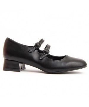 Zapato de tacón para mujer. Calce cómodo. Fabricado con materiales veganos. Fabricado por otras marcas para nuestra marca. Medidas aproximadas: 4 cm de tacón.