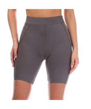 Dames Skins Series-5 Half Tights in houtskool.- Elastische tailleband.- Mesh zak.- Gouden reflecterende logo's en stiknaden.- Ons hoogste niveau van compressie voor minder vermoeidheid en betere prestaties.- 76% Nylon 24% Elastane.- Ref: SF40500469118