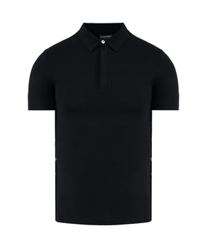 El polo negro para hombre Emporio Armani es un polo clásico perfecto para el día a día. Está confeccionado en un suave tejido de algodón piqué que proporciona un ajuste cómodo y elegante. El polo tiene un diseño de manga corta con cuello abotonado.
 Características:  
- Suave tejido de algodón piqué
- Diseño de manga corta
- Cuello con botones
El polo negro para hombre Emporio Armani es una gran elección para cualquiera que busque un polo cómodo y elegante. Es perfecto para llevar a capas o por sí solo.