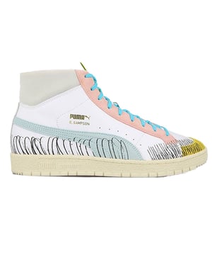 Puma X Ralph Samson 70 Michael Lau White White Trainers, una colaboración única y artística que combina la icónica silueta Ralph Sampson con el toque creativo del reconocido artista Michael Lau. Estos entrenadores son una opción distintiva y de moda para los hombres que aprecian tanto el estilo clásico como la expresión artística. Vamos a profundizar en las características clave que hacen que el Puma X Ralph Samson 70 Michael Lau sea una opción destacada:

Diseño artístico: The Puma X Ralph Samson 70 Michael Lau Trainers cuentan con un diseño artístico y creativo que muestra la visión única del artista Michael Lau. El diseño incluye bocetos e ilustraciones dibujados a mano, agregando un toque artístico a su calzado.

Silhoueta clásica: estos entrenadores se basan en la clásica silueta de Ralph Sampson, rindiendo homenaje al legado de la leyenda del baloncesto mientras lo infunden con arte contemporáneo.

Materiales premium: hechas con materiales de alta calidad, que incluyen cuero y gamuza, estos entrenadores ofrecen durabilidad y una sensación premium.

Estética retro: los entrenadores tienen un aspecto retro inspirado que asiente con la cabeza a la cultura de baloncesto de los años 70 y 80, lo que los convierte en una opción de moda para aquellos que buscan un ambiente vintage.

Interior cómodo: el interior de los entrenadores está diseñado para ser cómodo y solidario, asegurando una experiencia de uso agradable.

Cierre de cordón: el cierre tradicional de cordón permite un ajuste seguro y personalizable, asegurando que sus pies permanezcan ajustados y bien respaldados.

Branding de Puma y Michael Lau: tanto Puma como Michael Lau Branding aparecen en los entrenadores, lo que significa la colaboración y la fusión de deportes y arte.

Estilo versátil: estos entrenadores son versátiles y se pueden usar para varias ocasiones, ya sea que esté haciendo una declaración de moda o celebrando la intersección de los deportes y el arte.