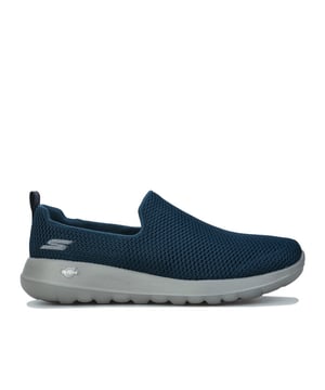 Skechers Go Walk instapherensneakers in marineblauw.<br /><br />- Instapmodel<br />- Treklipje aan de hiel<br />- Goga Max-binnenzool met hoge rebound<br />- 5 GEN dempende tussenzool<br />- Lichtgewatteerde kraag<br />- Bovenwerk van mesh voor ademend vermogen<br />- Comfortabele stoffen voering<br />- Merkdetails op de hiel <br />- Textiel bovenwerk, textiel voering, synthetische zool<br />- Ref: 54600
