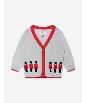 Rachel Riley's traditional craftsmanship is embodied in this baby boys soldier intarsia cardigan in grey. As part of the heritage collection and nod to King Charles' III coronation, it has been made with the finest construction and imperial care. Made on a straight hem, it features a detailed royal guardsmen patterning on a V-neck base with red lining and ribbed trims. A timeless piece every little prince will adore. ‚Ä¢ V-Neck ‚Ä¢ Button Fastening ‚Ä¢ Printed Solider Patterning ‚Ä¢ Long Sleeves ‚Ä¢ Red Lining ‚Ä¢ Knit Material ‚Ä¢ Ribbed Trims