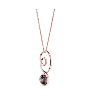 Deze Orphelia ketting met hanger in rozenkleur is gemaakt van de hoogste kwaliteit allergievrij 925 sterling zilver. De Orphelia 'Eugenia' damesketting met hanger - Roze ZH-7495 wordt geleverd in een mooie cadeauverpakking en heeft een garantie van twee jaar - het perfecte cadeau om jezelf of een geliefde te verwennen.