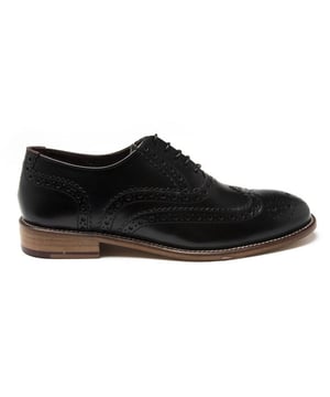Style Gatsby, un zapato para hombre de London Brogues, es perfecto para uso informal durante todo el día. Estilo brogue clásico con parte superior de cuero de primera calidad y forro de cuero. Zapato con cordones y calcetín de piel viscoelástica para mayor comodidad. La suela flexible y liviana ofrece versatilidad.