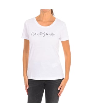 North Sails Kurzarm-T-Shirt.
 Rundhalsausschnitt mit geripptem Abschluss.
 Markenprint auf der Vorderseite.
 Nähte im Farbton gehalten.
 Zusammensetzung: 100% Baumwolle
 Pflege:
Bei maximaler Temperatur von 30º waschen.
 Bei mittlerer Temperatur bügeln.
 Keinen Trockner verwenden.
 Kein Bleichmittel verwenden.
 Nicht chemisch reinigen.