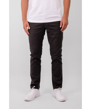Unsere beliebten Performance Pants™ gibt es jetzt in einer neuen Struktur! Wenn Sie auf der Suche nach der perfekten Alltagshose sind, die viel Stretch für volle Bewegungsfreiheit bietet, dann haben Sie sie hier gefunden! Unsere Structure Performance Pants™ besteht aus 98 % Baumwolle und 2 % Elastan, sodass Sie weder auf Komfort noch auf Funktionalität verzichten müssen. Der Stoff ist so gewebt, dass die Fasern eine strukturierte Oberfläche bilden, die aus der Nähe betrachtet werden kann, und die Hose hat außerdem unechte Gesäßtaschen. Alle Hosen aus unserer Perform-Kollektion werden mit einem Ziel vor Augen entworfen: die beste Kleidung für diejenigen zu schaffen, die hohe Ansprüche an die Funktionalität und Qualität ihrer Kleidung stellen. Deshalb sind alle Kleidungsstücke der Perform Collection aus guten, dehnbaren und weichen Materialien gefertigt, die den ganzen Tag über bequem zu tragen sind.

Hier sehen Sie die Hose in Schwarz.

Die Hose hat eine normale Passform, d.h. sie sitzt lockerer als die normalen Performance Pants.

Welche Größe hat die Hose? Die Hose kann in 20 verschiedenen Größen ausgewählt werden. Siehe und wählen Sie Ihre Größe unter "Größe".

Die Größen sind für Männer angepasst.

Über TeeShoppen: Bei TeeShoppen glauben wir nicht immer, dass Preis und Qualität Hand in Hand gehen, und wir wollen das beweisen. Mit unserem Sortiment möchten wir Ihnen die Möglichkeit geben, Ihre Garderobe mit einfachen und modernen Kleidungsstücken zu ergänzen. Dabei gehen wir keine Kompromisse bei Qualität und Design ein. Die Kleidungsstücke sind aus luxuriösen Materialien gefertigt, die sich angenehm tragen lassen und sich für jeden Anlass stylen lassen. Suchen Sie einen Ort, an dem Sie zeitlose Kleidung für Männer und Frauen finden? Dann sind Sie bei TeeShoppen an der richtigen Adresse. Wir sind spezialisiert auf den Verkauf von Basiskleidung. Sie zahlen nicht für teure Marken und Kosten, sondern nur für Qualität und Service. Und so wie die Modewelt sich ständig verändert, erweitern auch wir ständig unser Angebot.