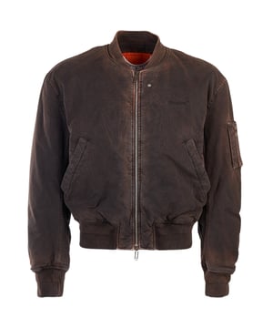 Eleva tu estilo con la chaqueta negra desteñida de Off-White. Esta chaqueta confeccionada en Italia presenta un diseño industrial, perfecta para quienes aprecian la atencion al detalle. Demuestre su experiencia en moda y mantengase a la moda con esta pieza imprescindible., Cierre de cremallera, Logotipo de la marca en la etiqueta, Hecho en Italia, Chaqueta color hueso, 2 bolsillos delanteros con cierre de cremallera, Ajuste regular, Material superior: 100 % poliamida, forro y material interior: 100% poliester, ropa de calle, chaqueta bomber