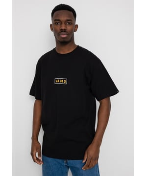 Vans Classic Easy Box T-shirt is a Core Style From Their Range, Easy Wearing With a Minimal Logo Hit. It's Made From 100% Cotton That's Soft to the Touch and Cut With a Classic Fit That's Comfy and Easy to Wear. A Small Vans Easy Box Logo is Screen Printed Onto the Centre of the Chest and Coloured With a Fiery Gradient Finish.