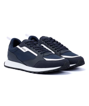 Stylische Sneakers mit einem Obermaterial aus einem Mix aus hochwertigen Materialien für Strapazierfähigkeit und Struktur. Der flache Knöchelkragen sorgt für einen eleganten Look und die gepolsterte Innensohle für ganztägigen Komfort. Die leichte EVA-Laufsohle sorgt für hervorragende Flexibilität und Unterstützung.