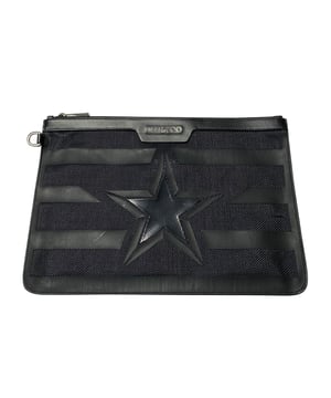 VINTAGE, RRP AS NEW
Made in Italy, this clutch bag by Jimmy Choo is crafted from black leather. Fit in your daily essentials with this bag that features a star and stripes design with interior pockets, finished with zip closure.

Jimmy Choo Derek Clutch Bag in Black Leather
Condition: very good
Color: black 
Material: Leather
Sign of wear: Yes
SKU: 94461