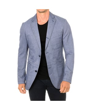 Chaqueta blazer.
Color Azul
Cuello de solapa.
Manga larga.
Cierre con botones en parte delantera.
Tres bolsillos en parte delantera.
Puños con botones.
Logo de la marca en metálico.
Bolsillo en parte interior.
Obertura con botón en parte trasera inferior.
Forro interior.
Costuras vistas a tono.

Composición:  100% Algodón

Lavar máximo a 40ºC.
-No planchar.
- No permite usar secadora.
- No usar lejía.
- No admite el  lavado en seco.