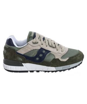 De Saucony Originals Shadow 5000 schoenen combineren een klassiek ontwerp met verbeterde comfortfuncties. De EVA middenzool biedt de hele dag demping, terwijl de XT-600 rubberen buitenzool zorgt voor een stevige grip. Kies voor stijl en comfort met deze trendy casual sneakers!

 Klassiek ontwerp casual sneakers
 Bovenwerk van mesh en suède voor voldoende ondersteuning zonder ventilatie op te offeren
 Schokabsorberende EVA middenzool
 Rubberen zool met XT-600 driehoekige noppen voor goede grip
 Veters met snelsluiting en oogjes bovenaan
 Zachte voering op de tong en kraag van de schoen voor gemakkelijk aantrekken
 Naden in toon zichtbaar.

 

 Samenstelling: Buitenkant: Leer; Binnenkant: Textiel; Zool: Synthetisch
 Onderhoud:
Wassen met een vochtige doek.