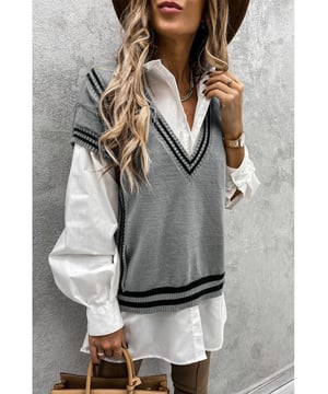 Stylischer V-Ausschnitt Pullover mit kontrastierenden Streifenbesätzen und kurzen Ärmeln  
  Figurbetonender V-Ausschnitt und kurze Ärmel  
  Elegante Besätze mit kontrastierenden Streifen  
  Aus hochwertigen Materialien gefertigt  
  Bequem und luxuriös im Gefühl  
  Vielseitige Wahl für Frauen  
  Perfekt zum Kombinieren mit Jeans oder Röcken
