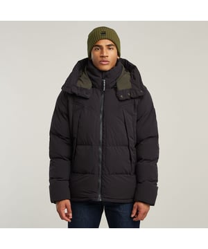 Detachable hood with extended peak and pull cords. Raised front with snap buttons. Zipper closure. Concealed zip pockets at the waist, inner pocket. Adjustable waist, drawcord inside. Additional inner cuff. Zip closure. Padded jacket G-Whistler 2.0 offers a detachable peak hood with a raised front and pull cords for optimum protection. Also the added inner cuffs protect against the wind. For a tighter width of the hem, simply pull the cords on the inside. Zip pockets at the front are combined with an inner pocket. 50% Polyester (Sorona®), 50% Polyester. Comfortable stretch