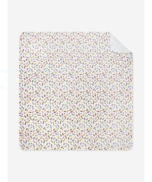 Presenting the Baby Boys Grand Prix Swaddle Blanket in White, an indispensable addition to your Baby, Baby_Boy, Boy collection for SS2024. Blending elegance and coziness, it's perfect for your precious little one. Exclusive Design: Enhanced with a distinctive Grand Prix print, making it a fashionable piece that is more than just a swaddle blanket.  Ultra Softness: Crafted with top-grade materials, ensuring superior comfort for your little one's serene sleeps and cheerful days.  Transform your Baby, Baby_Boy, Boy's assortment with this exquisite piece from Magnolia. Grab it now and let your cherub embrace style and softness.