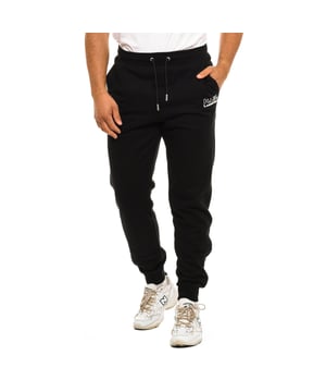 Pantalón deportivo 705061 hombre Karl Lagerfeld.

Presenta una cinturilla elástica que proporciona comodidad y ajuste óptimo a la cintura.
Cuenta con dos bolsillos abiertos en los laterales, que permiten un fácil acceso a los elementos guardados.
Incluye un bolsillo abierto en la parte trasera, ideal para guardar objetos pequeños.
Lleva un detalle con el nombre de la marca Karl Lagerfeld en uno de los laterales de la pierna.
Los bajos tienen un acabado acanalado, lo que facilita el ajuste.
 Composición: 87% Algodón, 13% Poliéster
 Cuidados:
Lavar a temperatura máxima 30º.
Planchar a baja temperatura.
No usar lejía.
No usar secadora.
No lavar en seco.