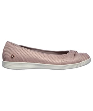 ON THE GO DREAMY-BELLA espadrilles, specially designed to provide comfort during the entire wear, perfectly matching casual outfits. The soft insole ensures shock absorption and extra comfort. The sole is made of a high quality material and offers the appropriate support for the foot.
