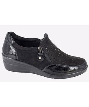 Introducing the Jamila women's designer shoes from Boulevard, where elegance meets functionality. Crafted with a luxurious PU leather upper, these shoes exude sophistication while ensuring a comfortable fit. The stylish zip-up design adds a modern twist, making them easy to slip on and off, perfect for the fashion-forward woman on the go. Built with a durable outsole, the Jamila shoes provide exceptional traction and longevity, making them an ideal choice for any occasion, from casual outings to more formal events. Step into luxury and style with the Jamila collection.
- PU Leather upper
- Zip-up design
- Durable outsole