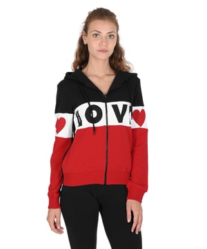 Love Moschino Dames Sweater  
Productcode: W 3 374 01 M 4068 4072 MULTI  
Kleur: Multicolor  
Samenstelling: 100% Katoen  
Inleg: 95% Katoen + 5% Spandex  
Gemaakt in Turkije  
Stijlvol ontwerp  
Comfortabele en zachte stof  
Perfecte aanvulling op je garderobe  
100% KATOEN - BINNENKANT 95% KATOEN   5% SPANDEX